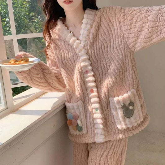 Winter Elegance 2025: Shop the Most Stylish Women's Winter Fashion (US, AUS, UK)