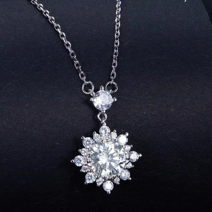 BAMOER Moissanite Halo Necklace for Women, 1 Carat Lab Grown Diamond 925 Sterling Silver Chain Necklace Mirror Quenn