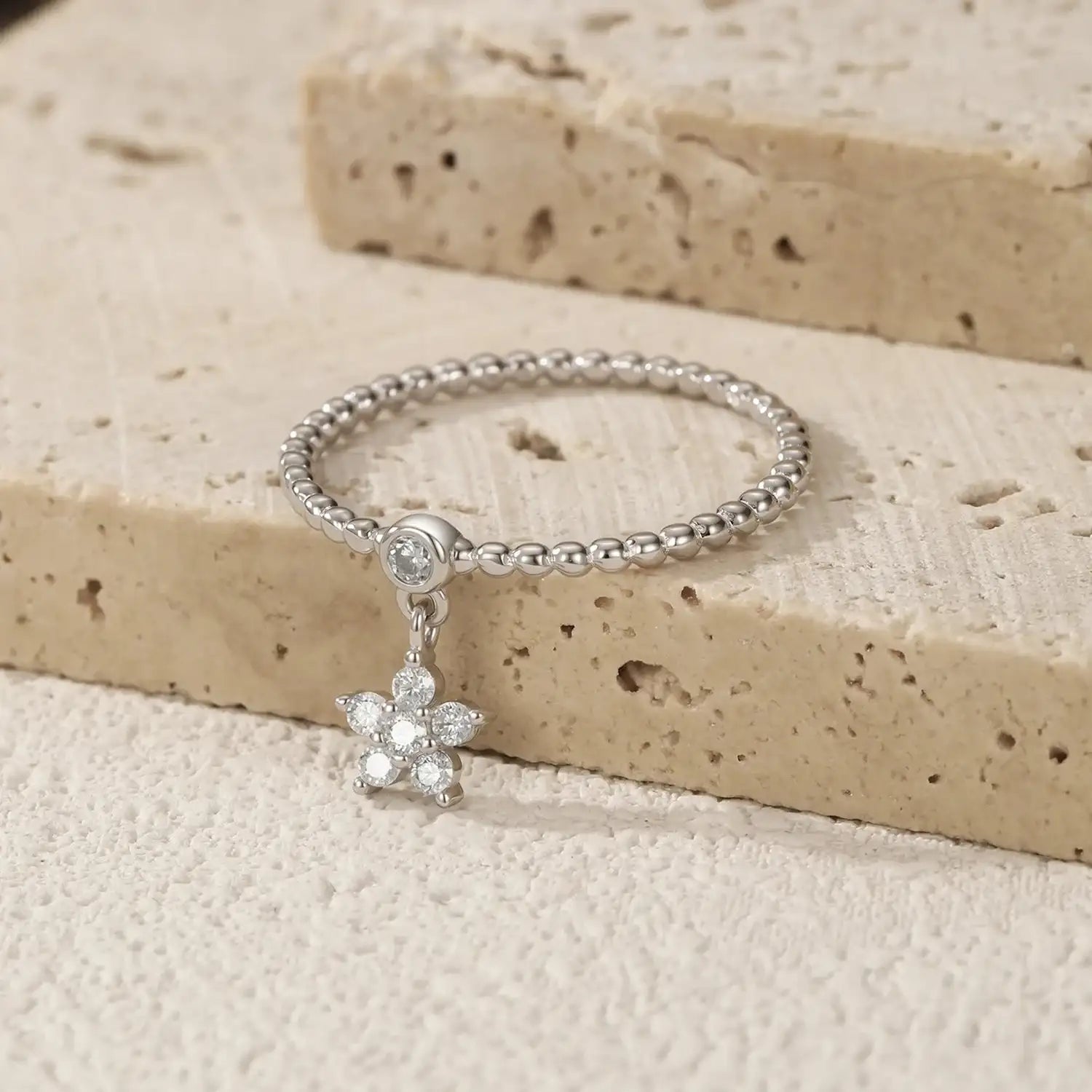 D Color Moissanite Daisy Swing Ring Mirror Quenn