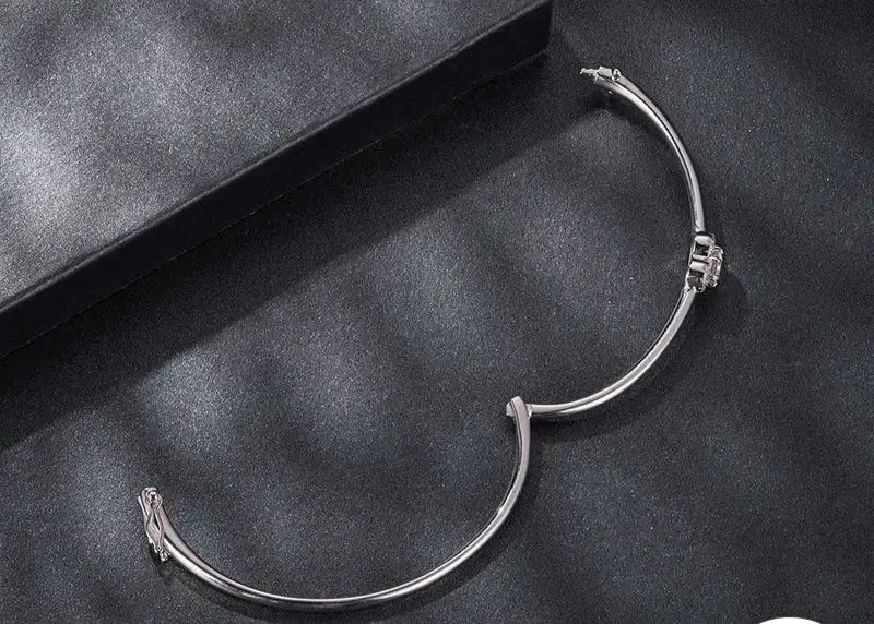 BAMOER 0.5CT Hollowed Heart Moissanite Bracelet Round Cut D Color Wrist Cuff Bangle 925 Sterling Silver for Women Wedding Gift Mirror Quenn