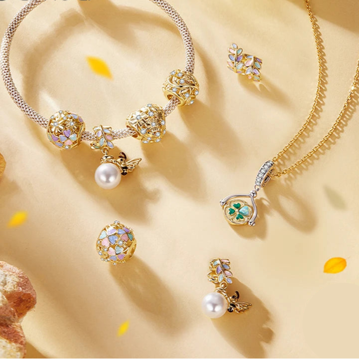   MirrorQuenn  Autumn Gold Clover Spinning Charm Love Flower-Gem Heart-Round Heart Flora-Golen Leaf-Pearl Bee 